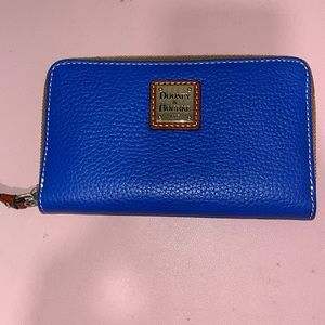 NEW without tag Dooney & Bourke wallet